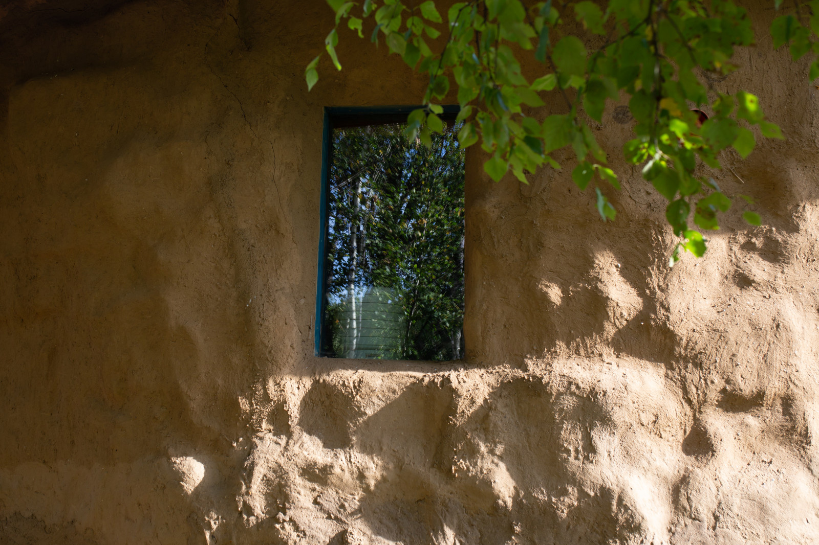 В гостях: Соломенный дом с русской печью