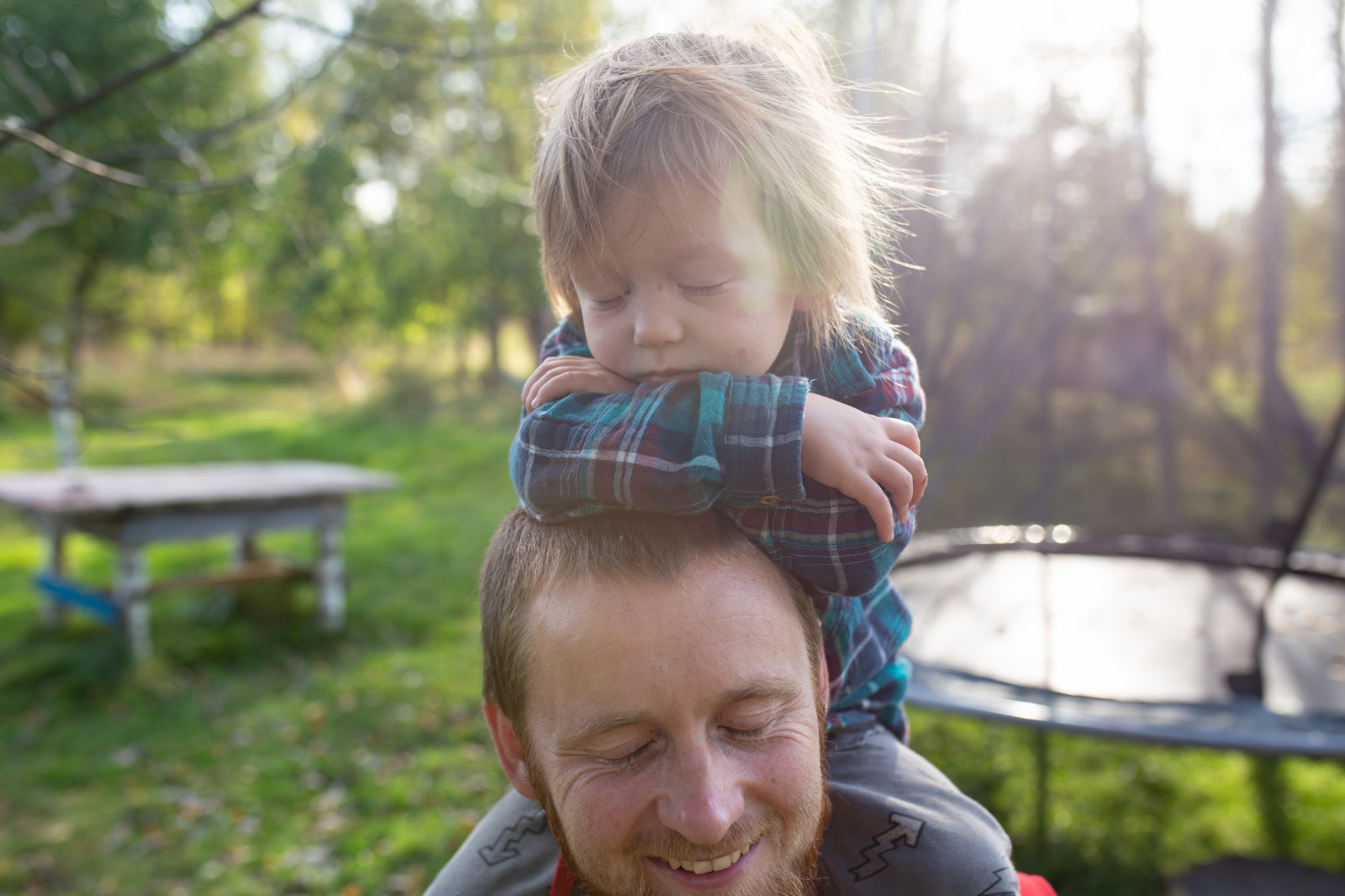 В гостях: Соломенный дом с русской печью