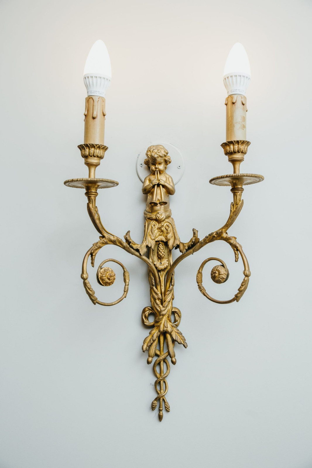 Салон предметов интерьера и антиквариата в Москве