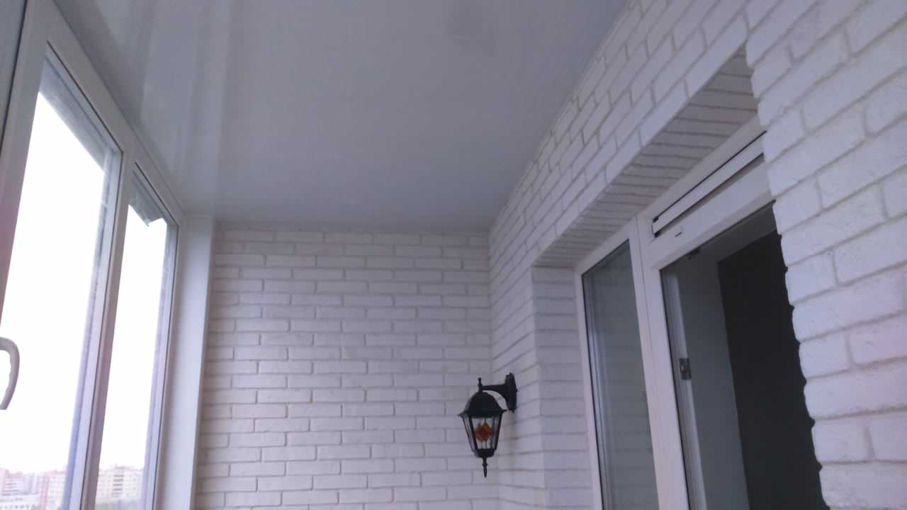 Замена остекления, утепление и отделка балкона декоративным камнем