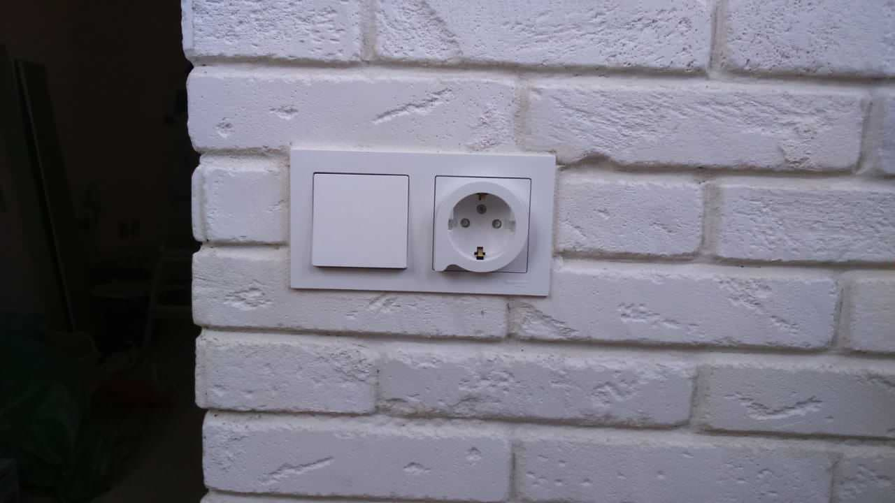 Замена остекления, утепление и отделка балкона декоративным камнем