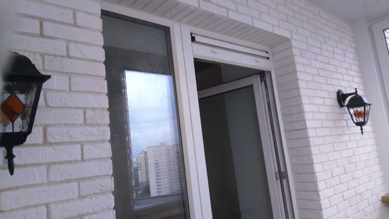 Замена остекления, утепление и отделка балкона декоративным камнем