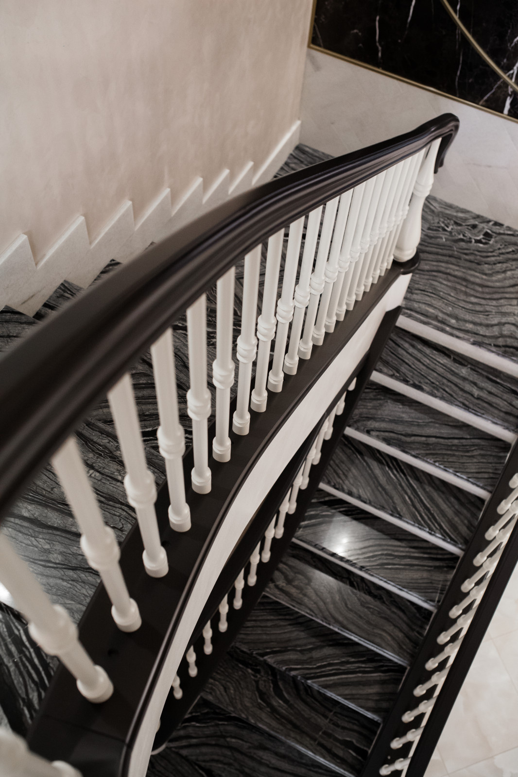 Лестница из мрамора