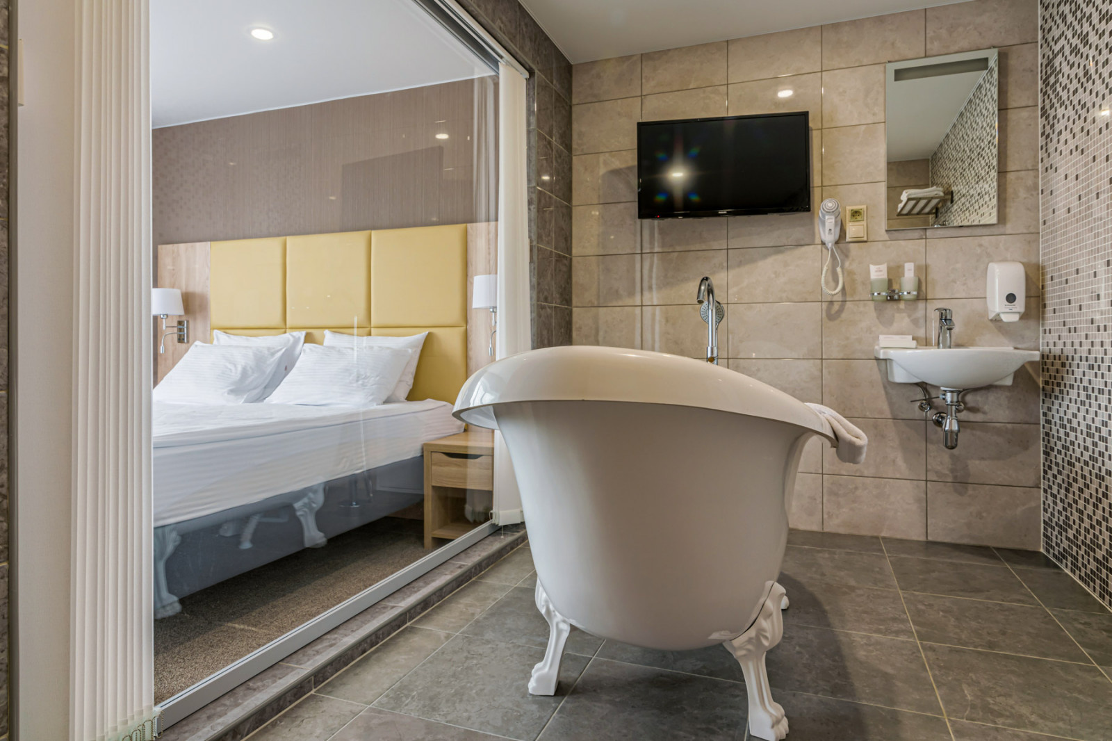 Обновленные интерьеры отеля АМАКС