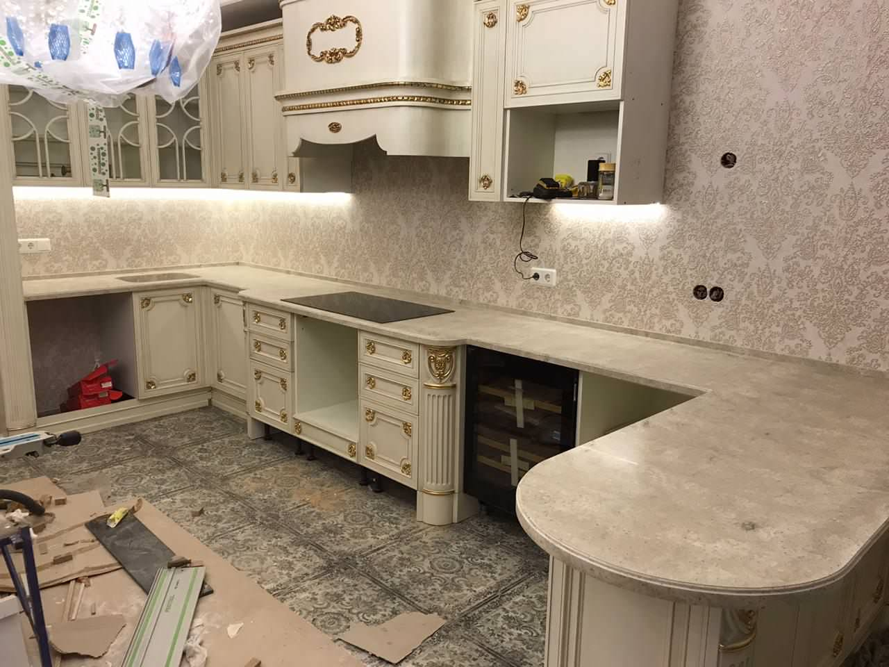 Столешницы из искусственного камня п- образной формы