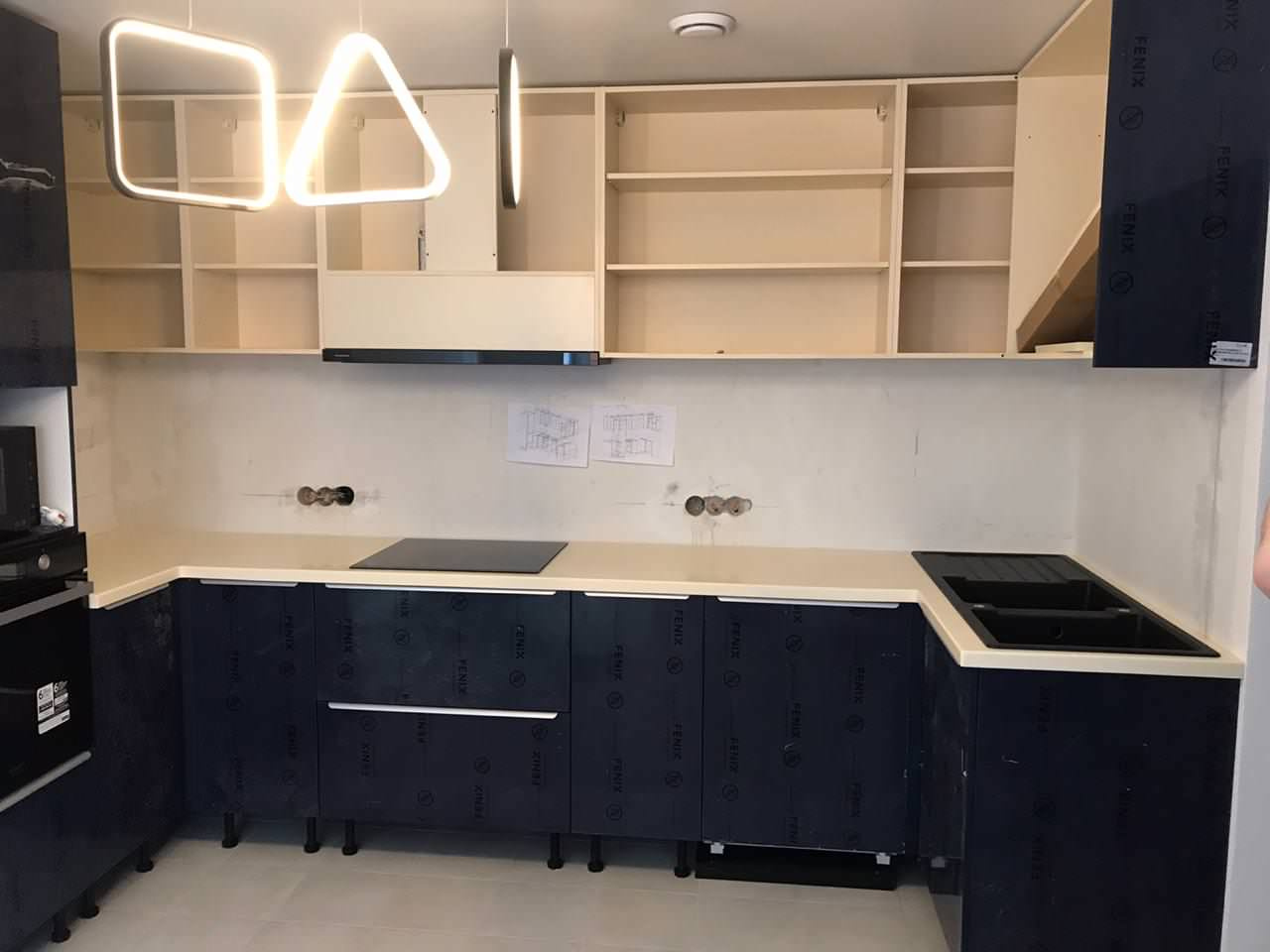 Столешницы из искусственного камня п- образной формы