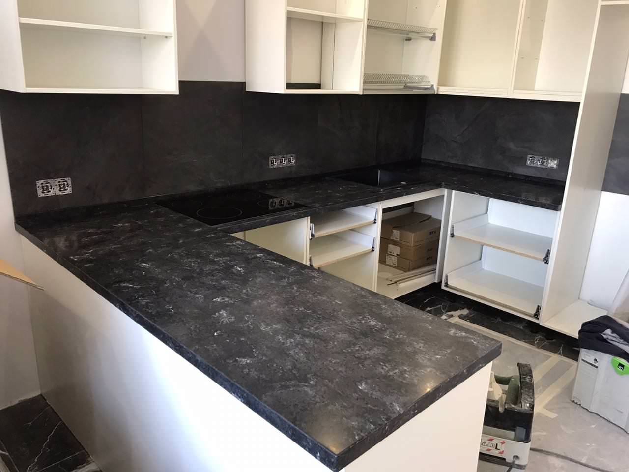 Столешницы из искусственного камня п- образной формы