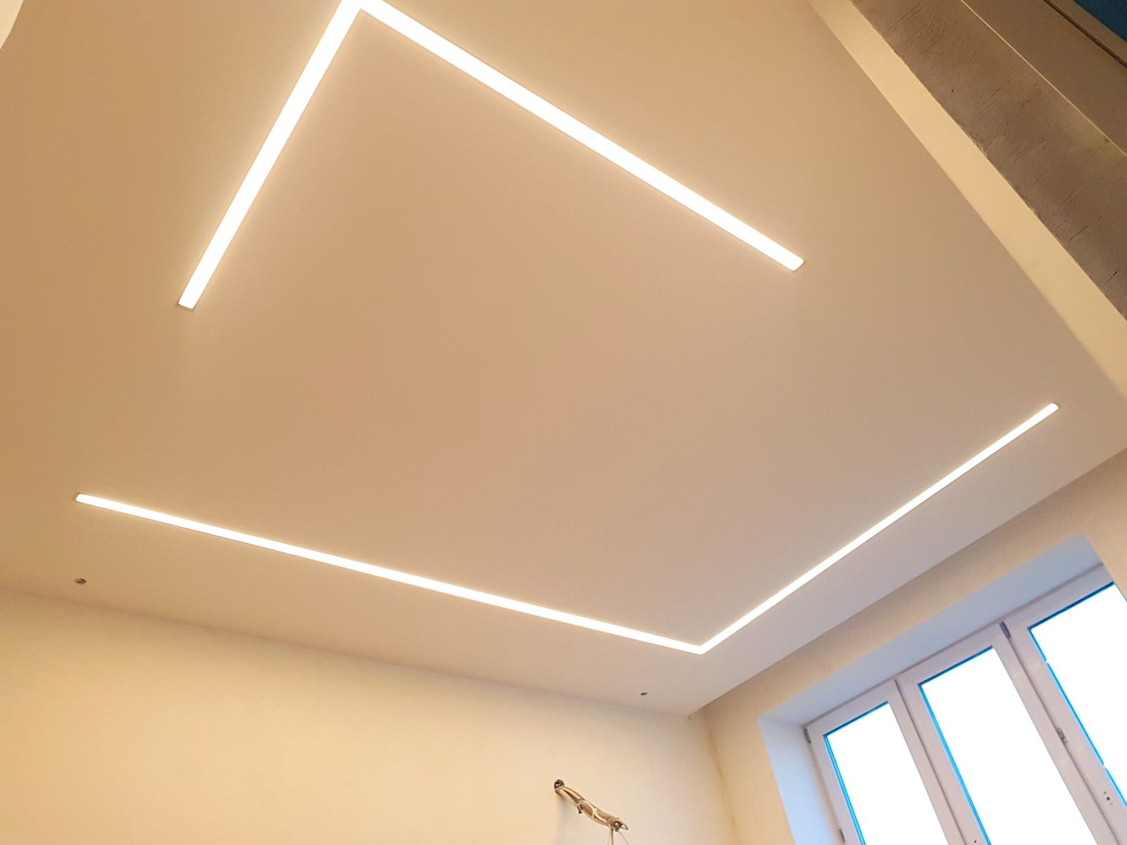 Монтаж встроенных и трековых систем освещения