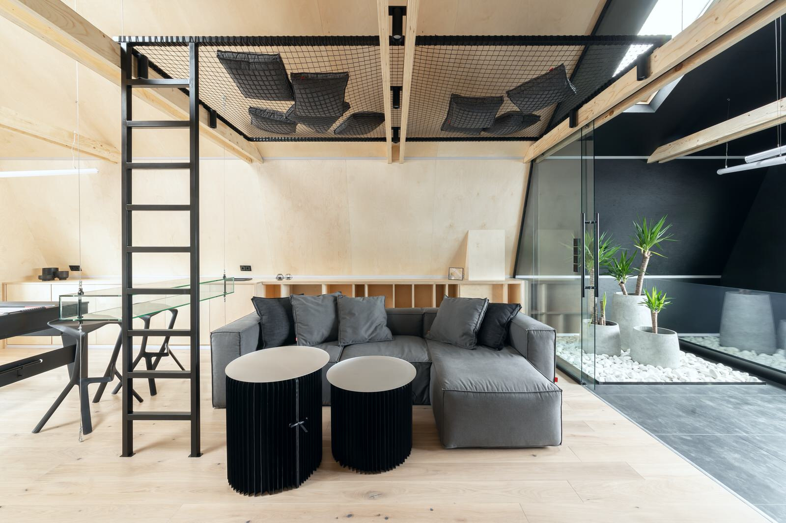 Две стороны одной мансарды