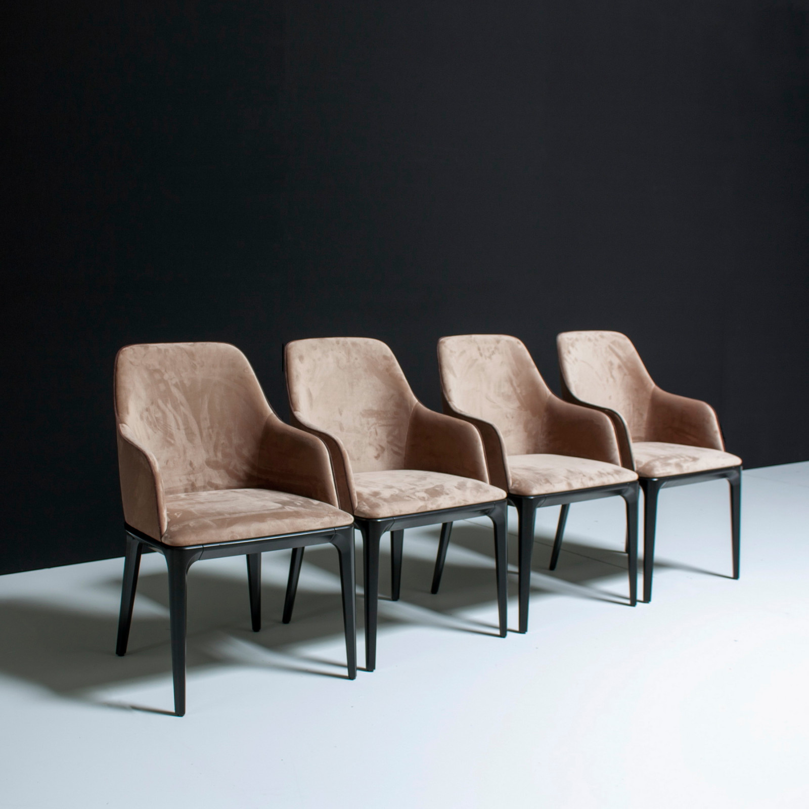 Стул с подлокотниками Плэй