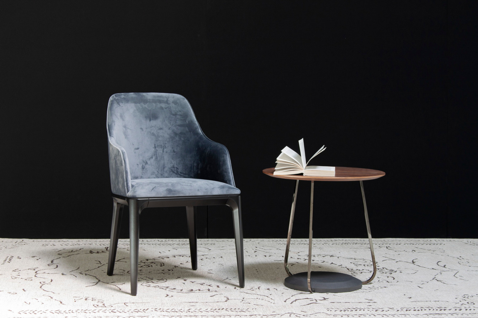 Стул с подлокотниками Плэй