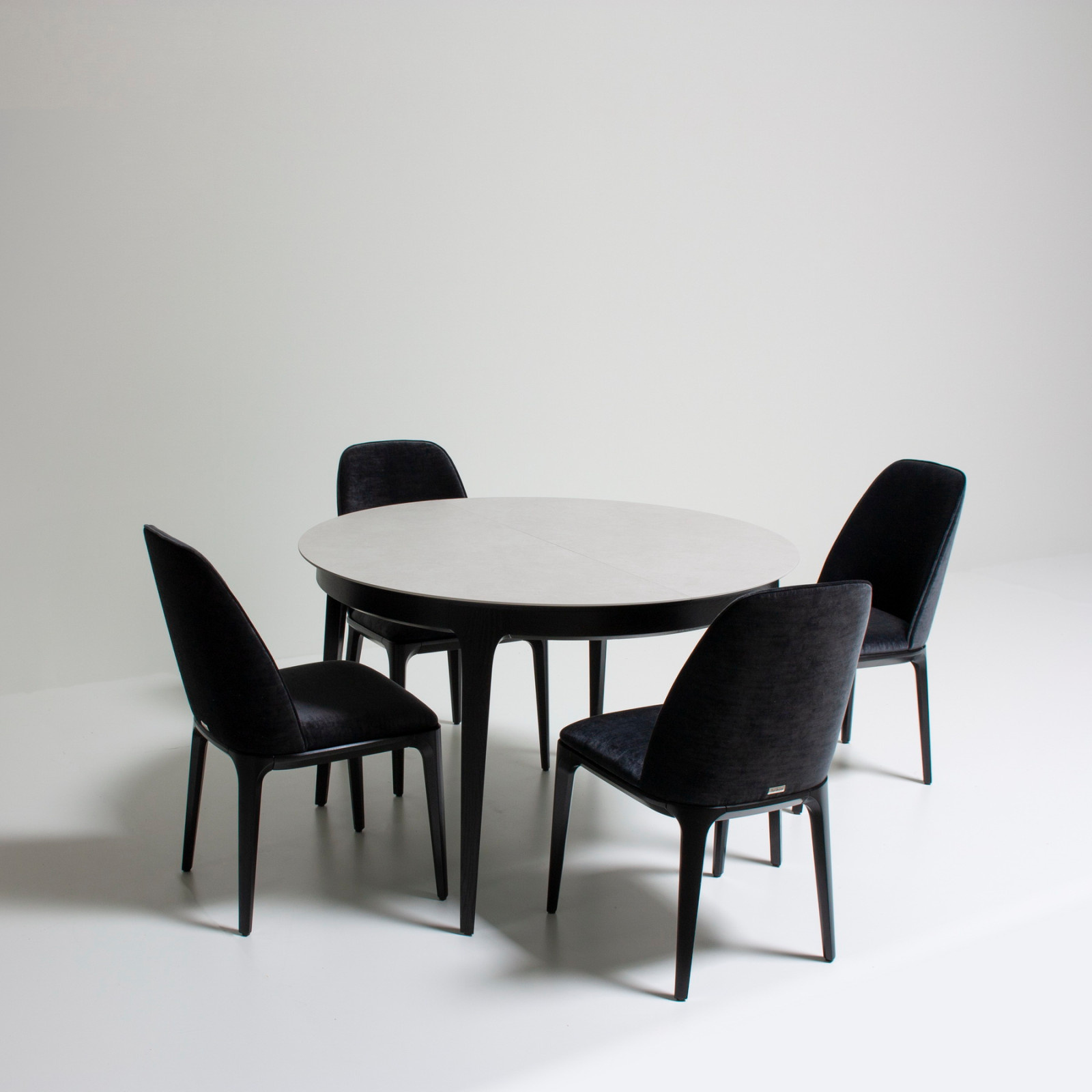 Обеденный стол