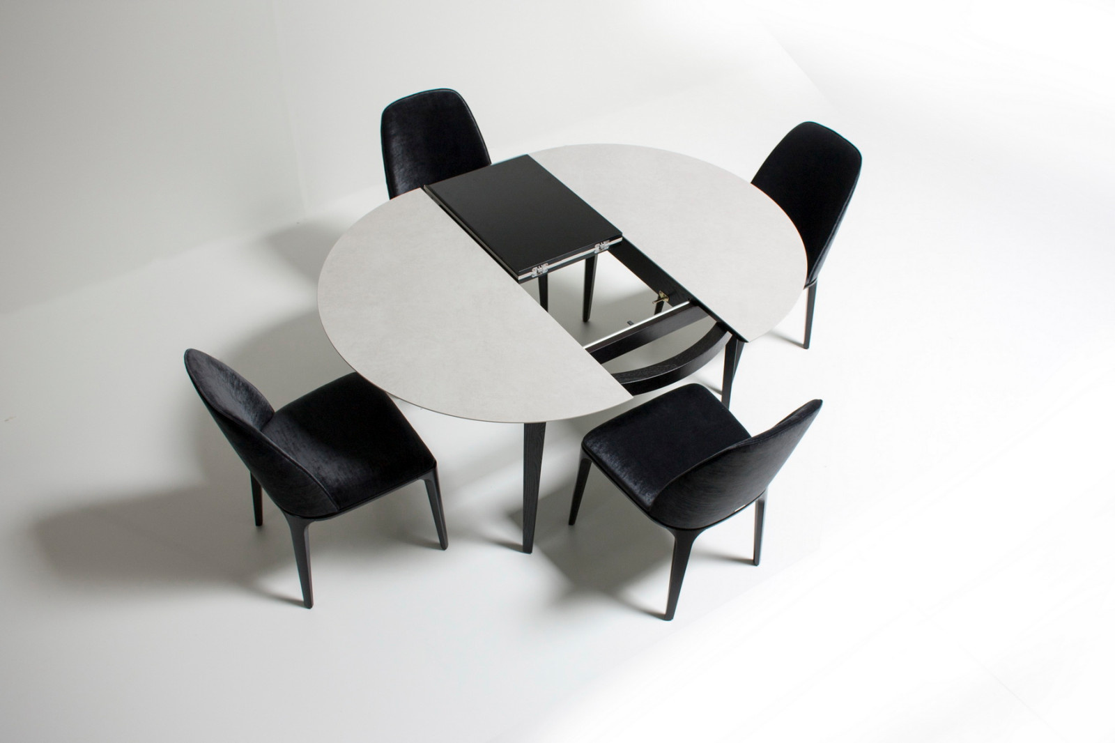 Обеденный стол