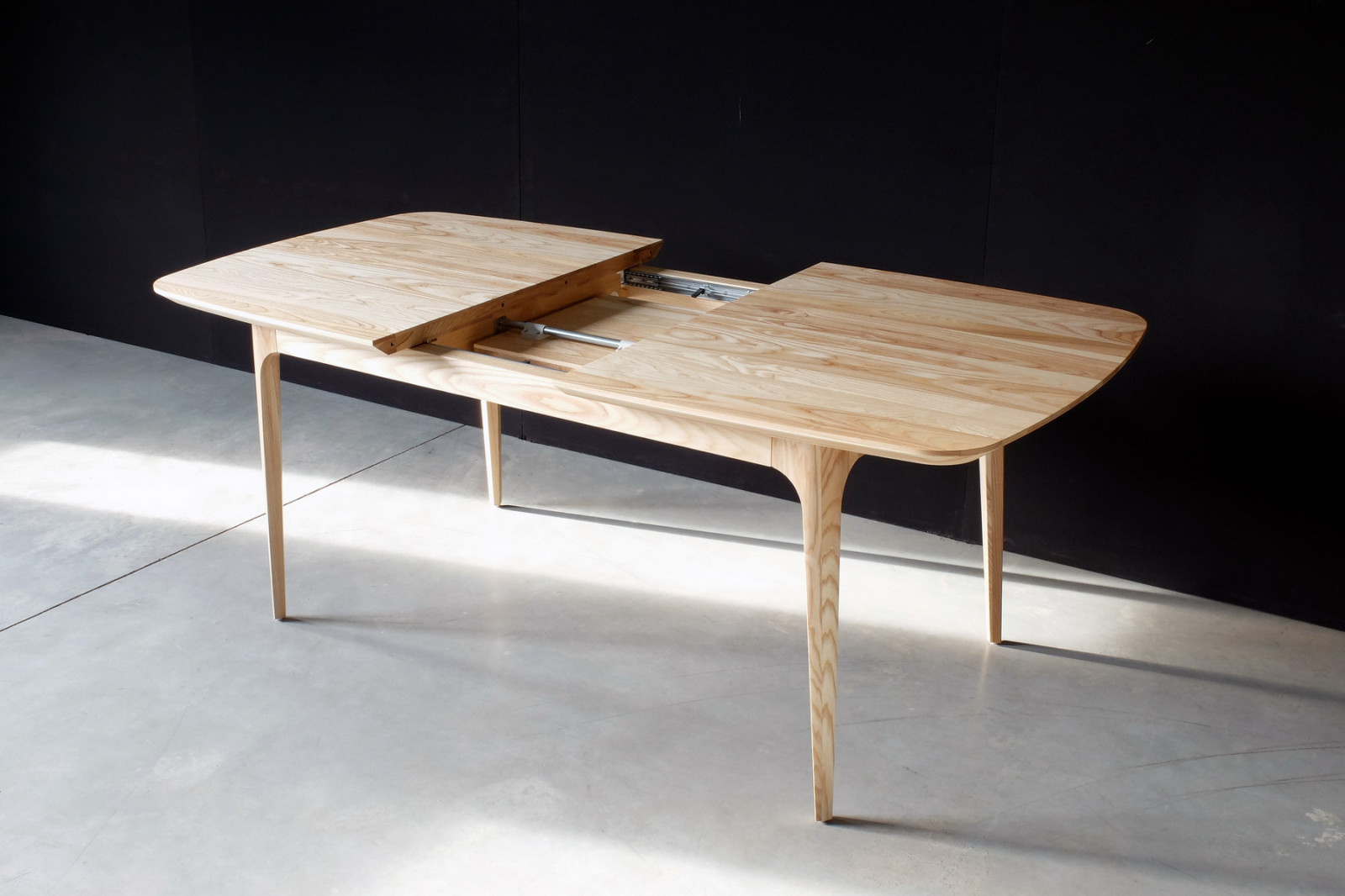 Обеденный стол