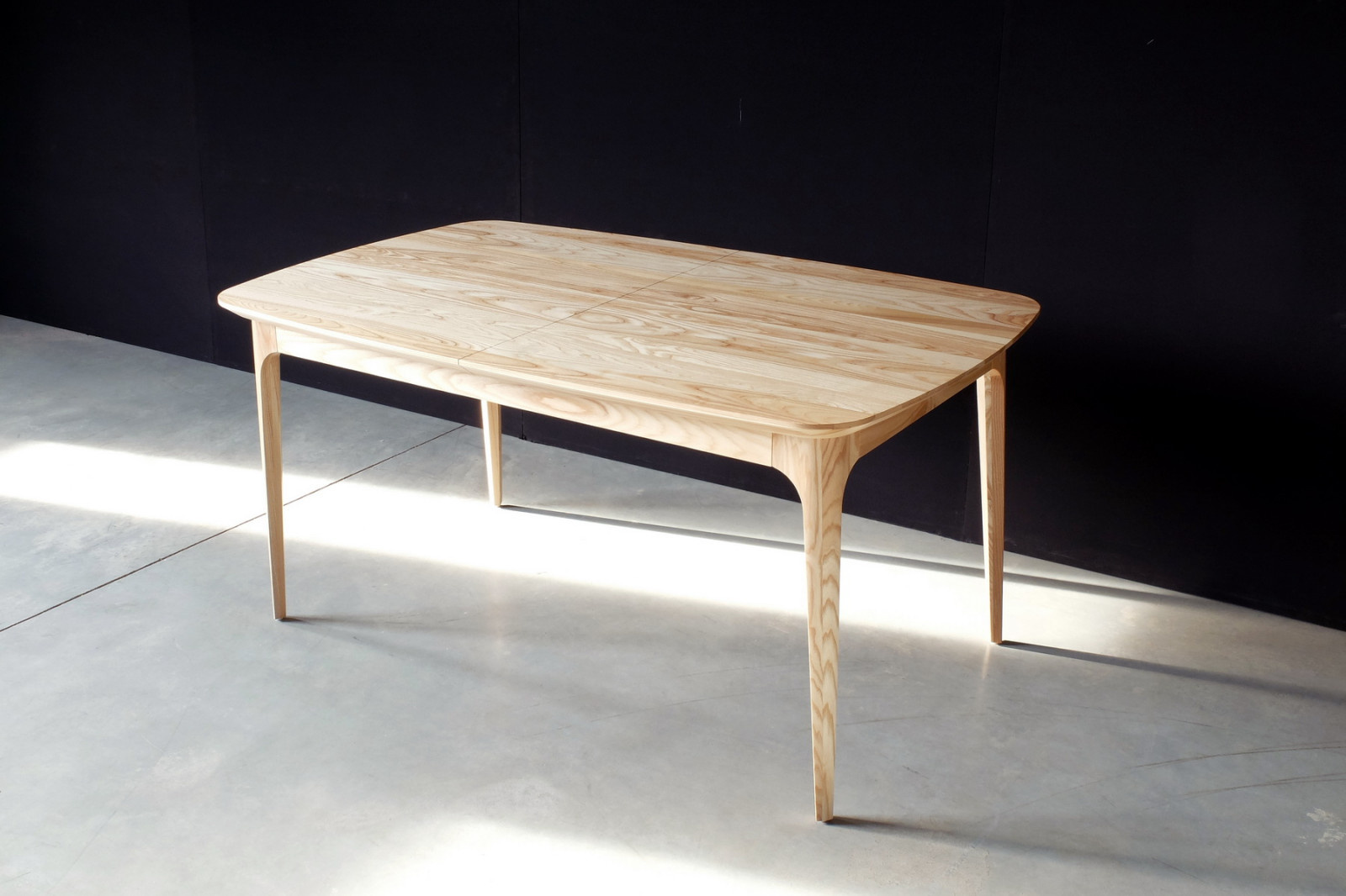 Обеденный стол