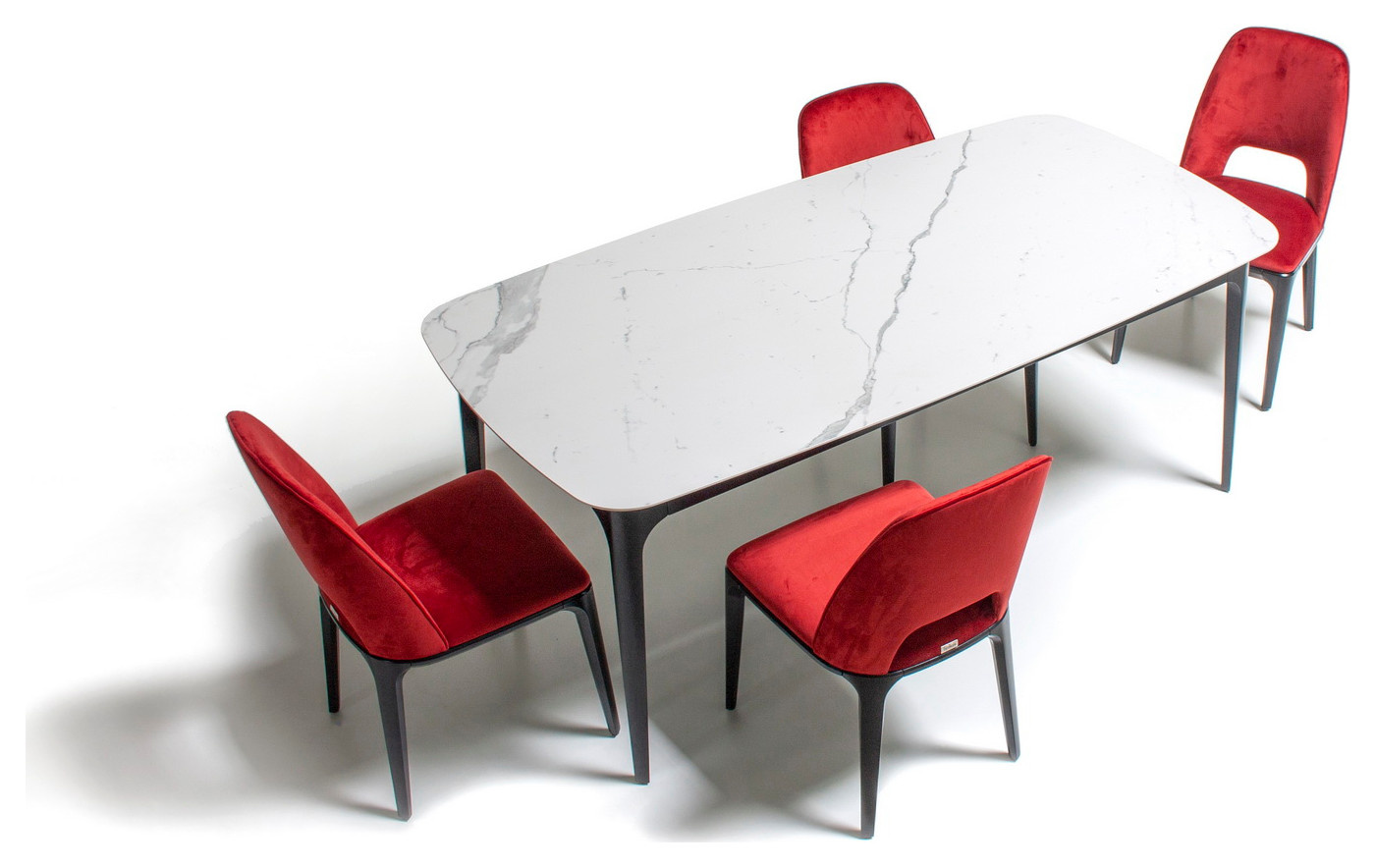 Обеденный стол