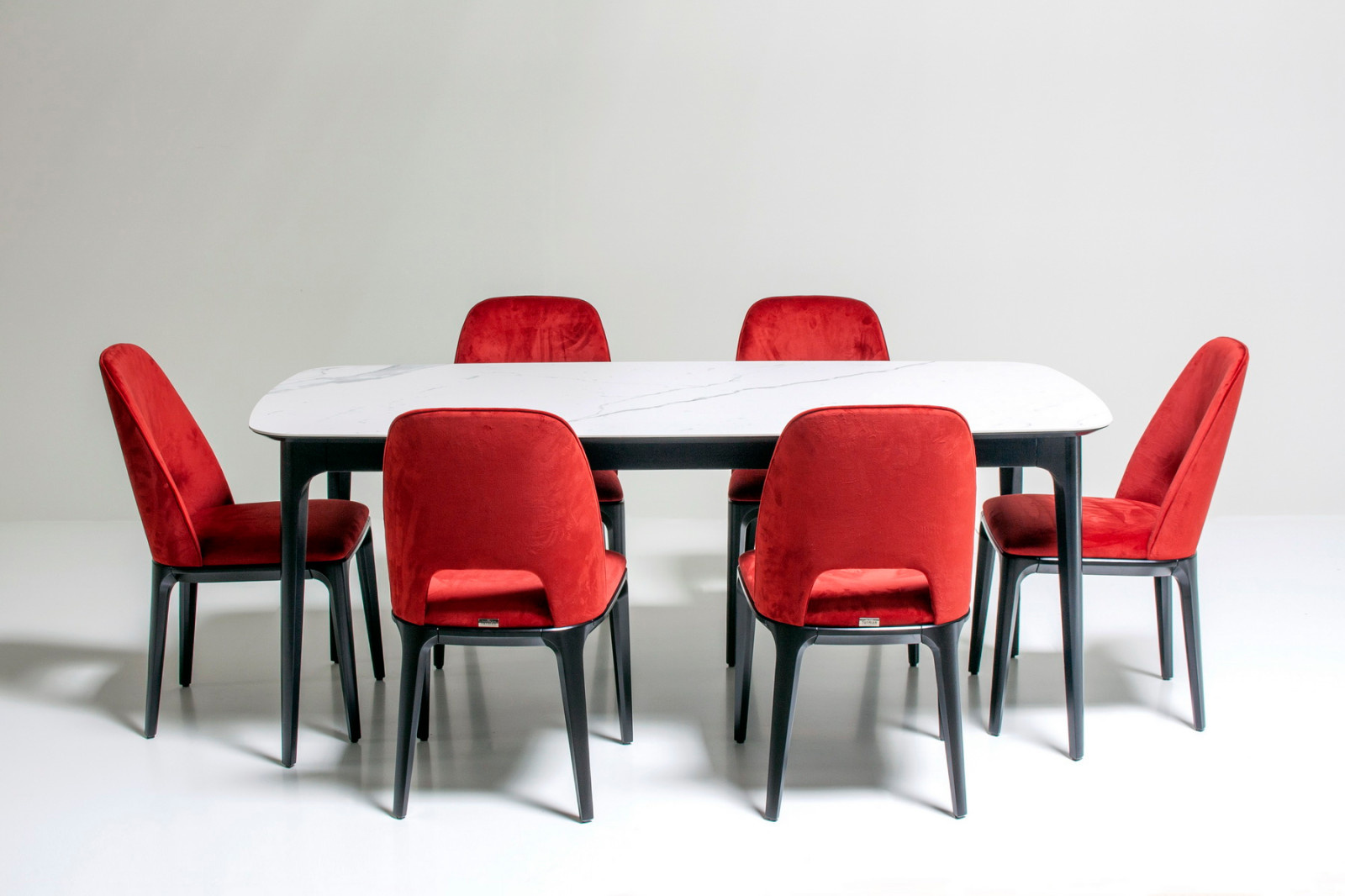 Обеденный стол