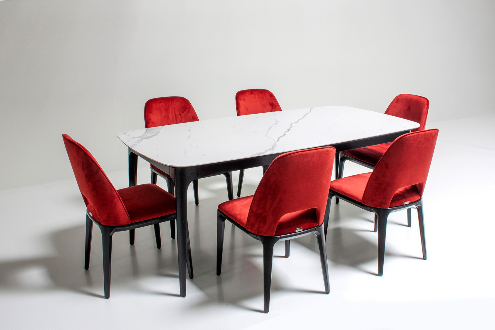 Обеденный стол