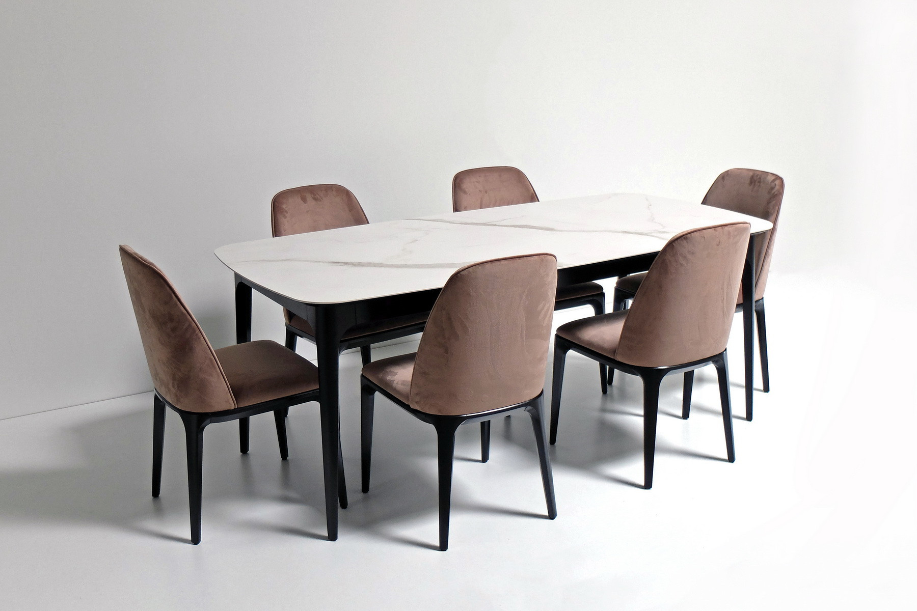 Обеденный стол