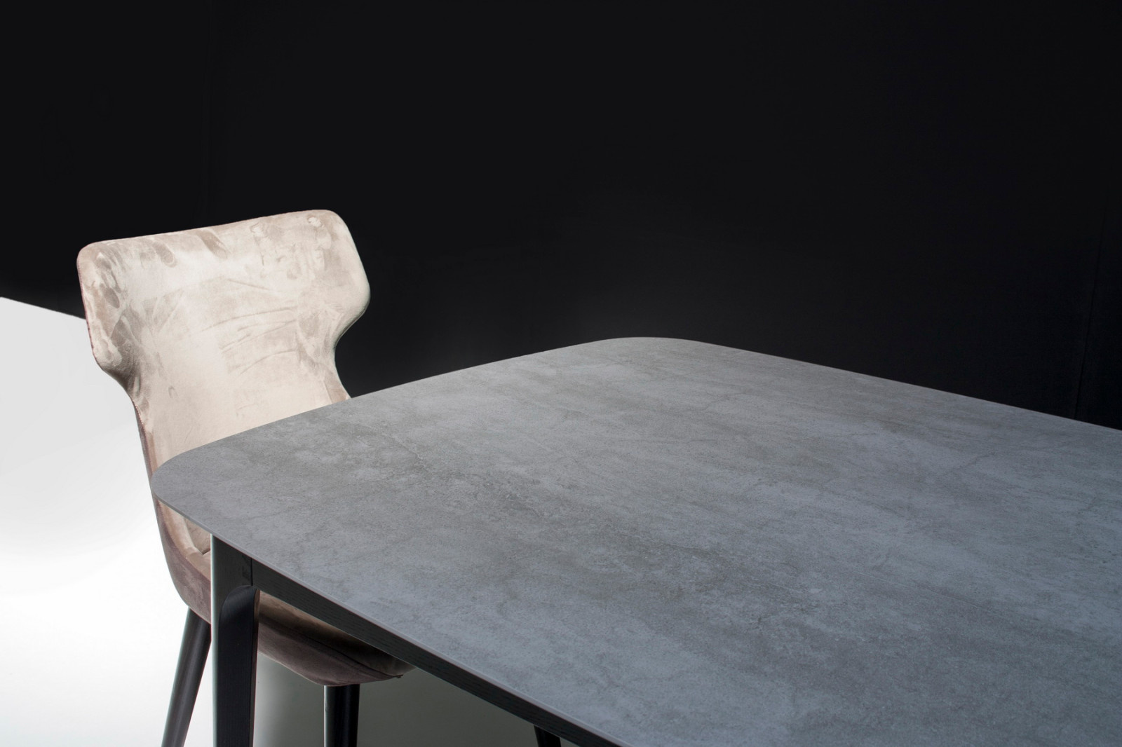 Обеденный стол