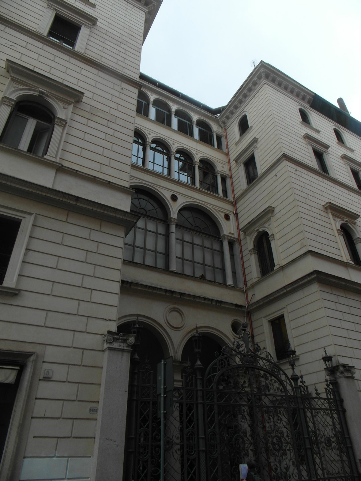 Окна из дерева сложных форм