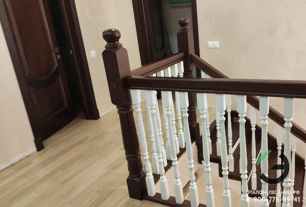 Лестница с подсветкой и гнутым поручнем