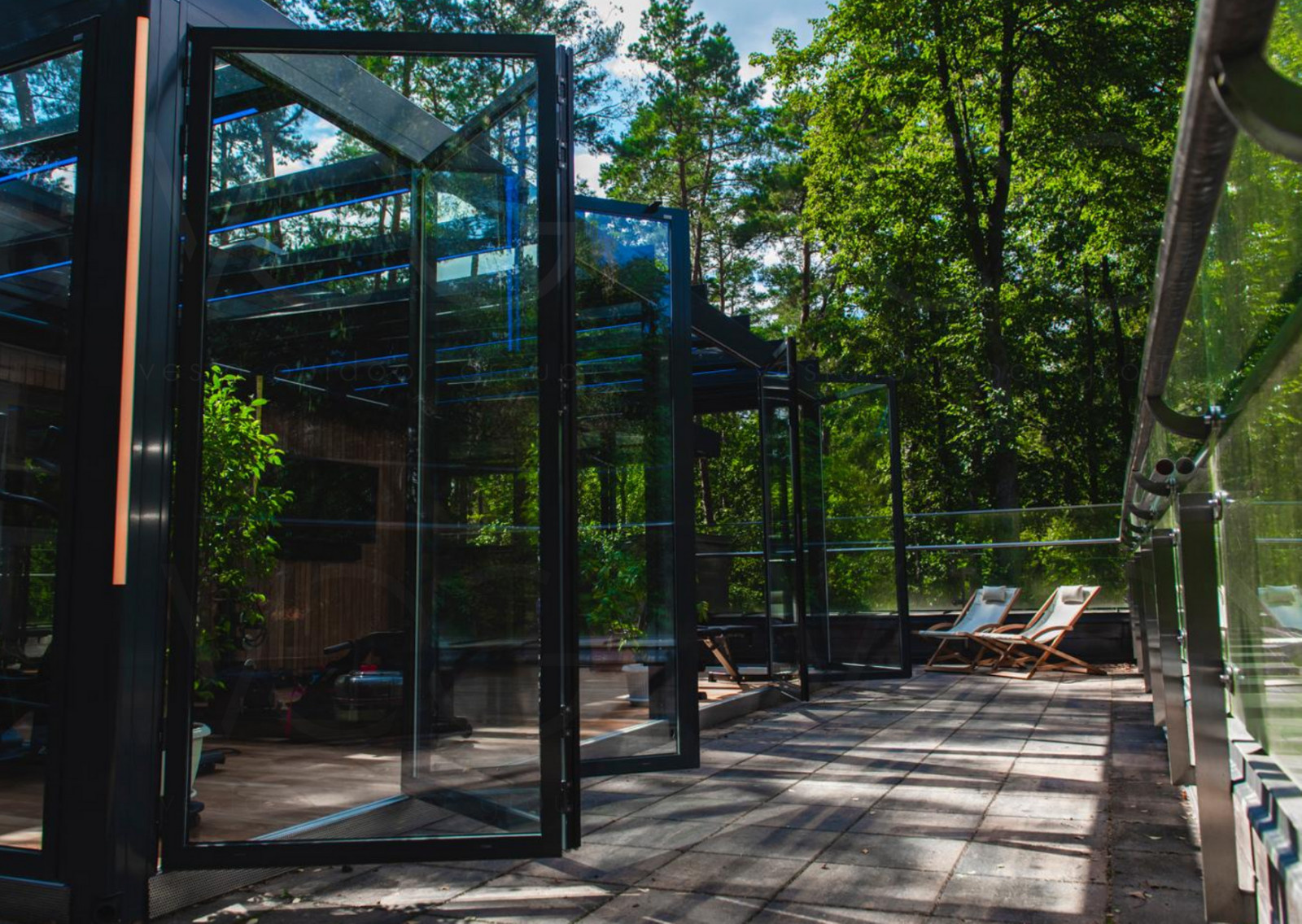 Стеклянная веранда на эксплуатируемой кровле