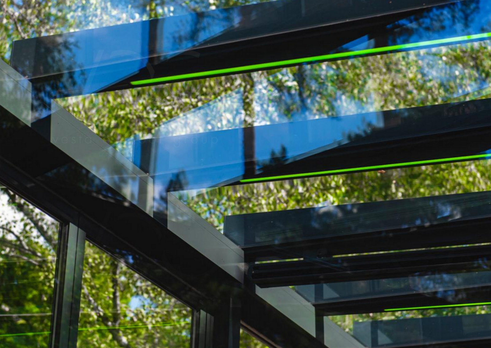 Стеклянная веранда на эксплуатируемой кровле