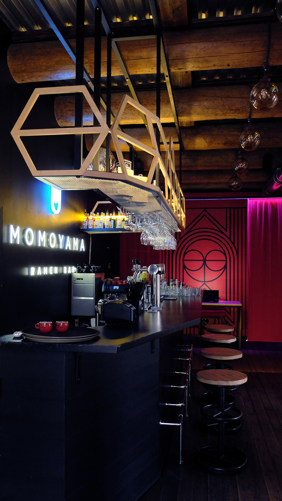 MOMOYAMA Ramen bar