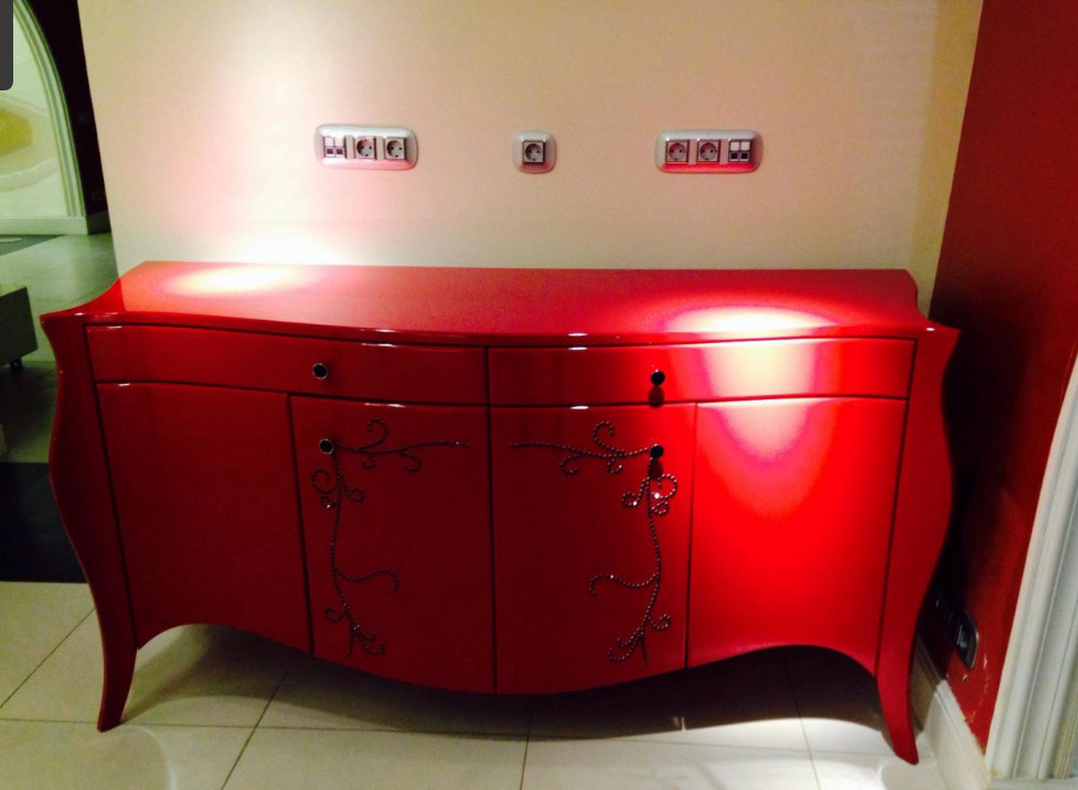 черный лаковый комод