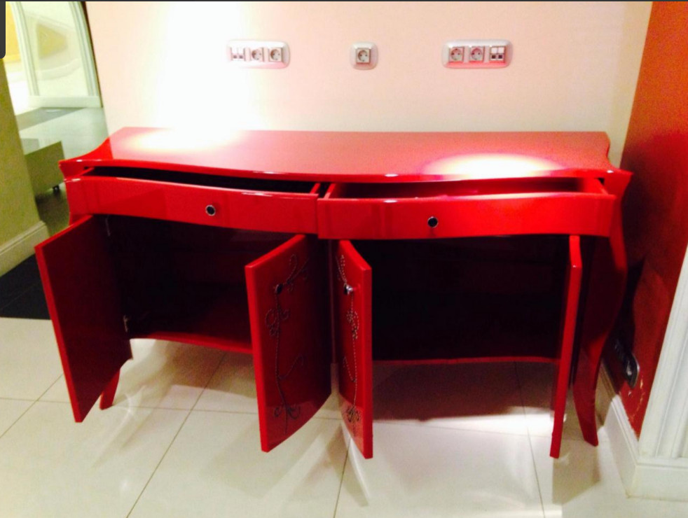 черный лаковый комод