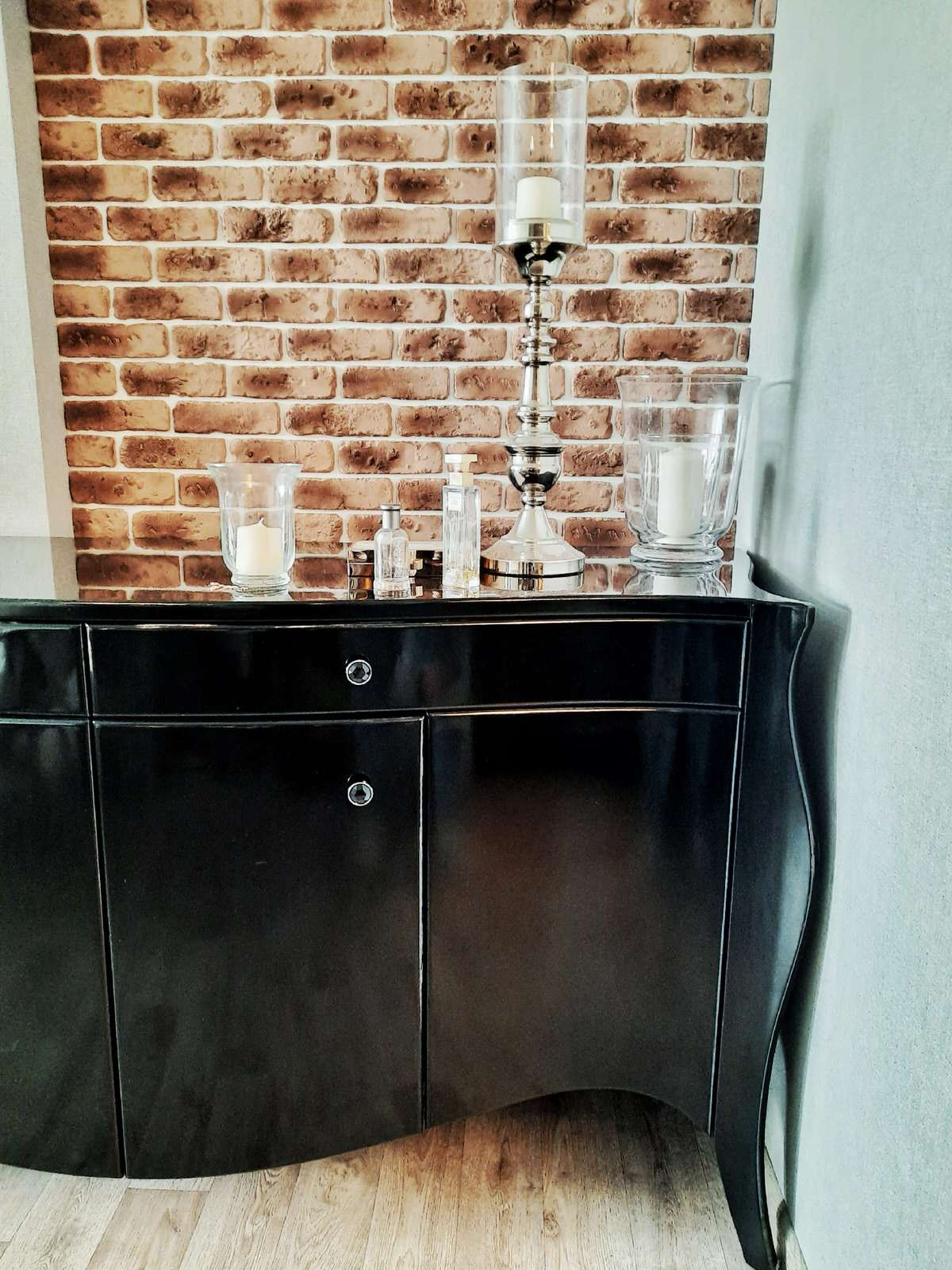 черный лаковый комод