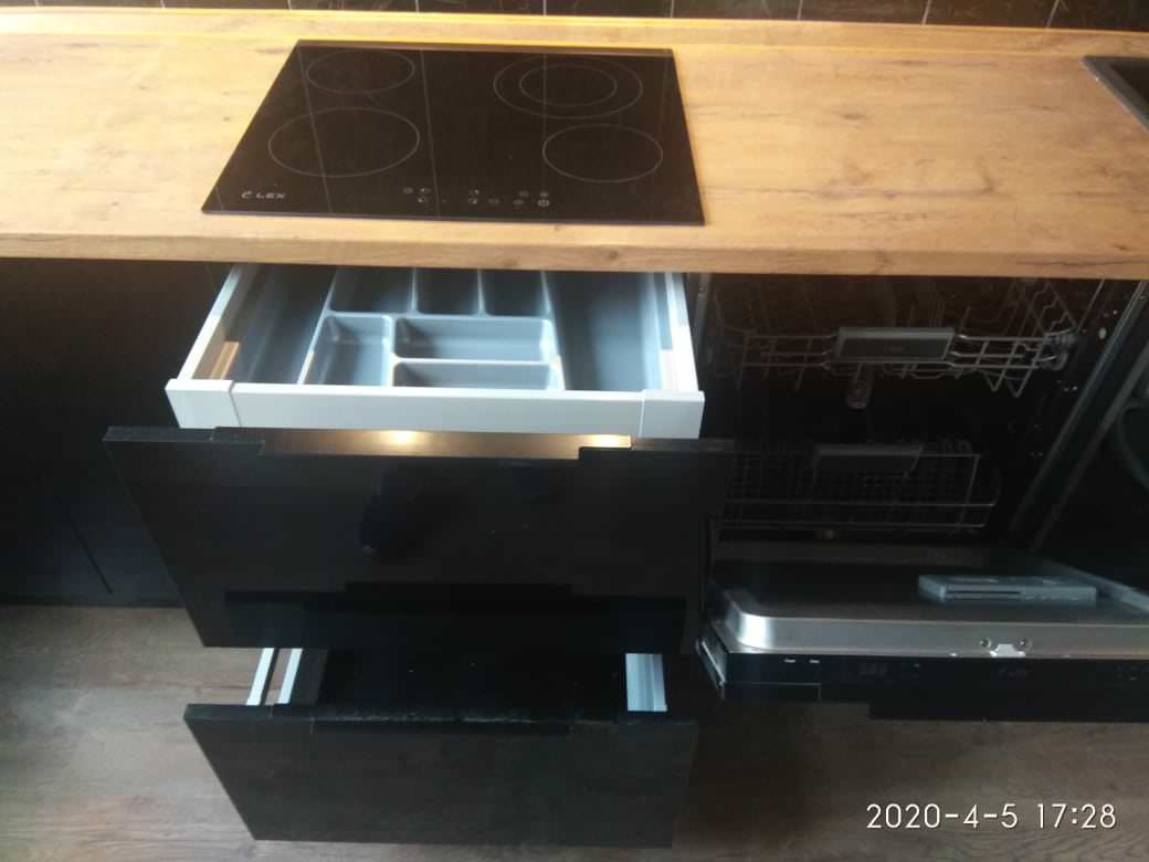 Кухня черный глянец акрил, шкаф в ванну, подвесная тумба