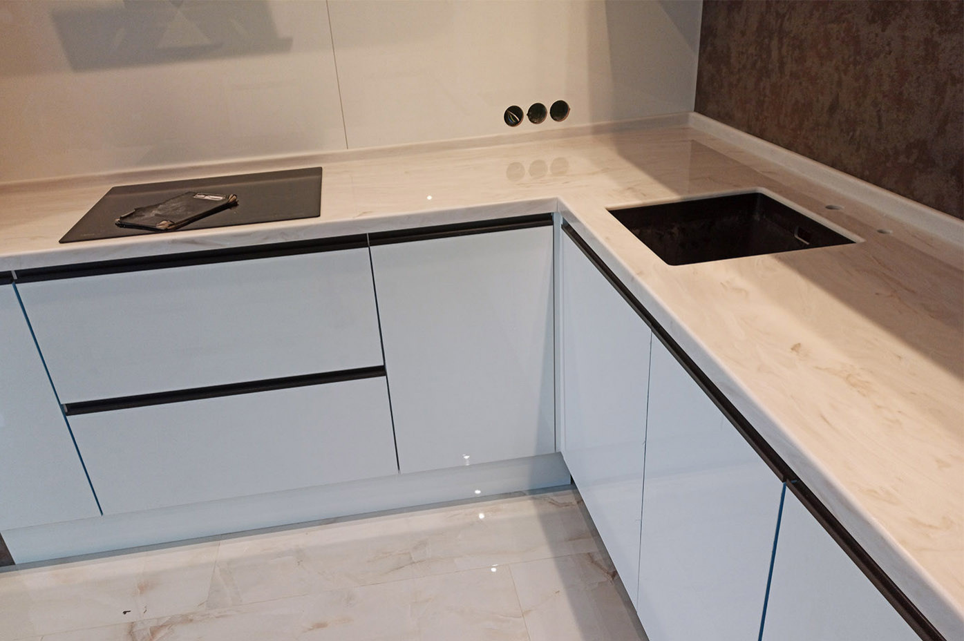 Кухонная столешница Corian с мраморной текстурой