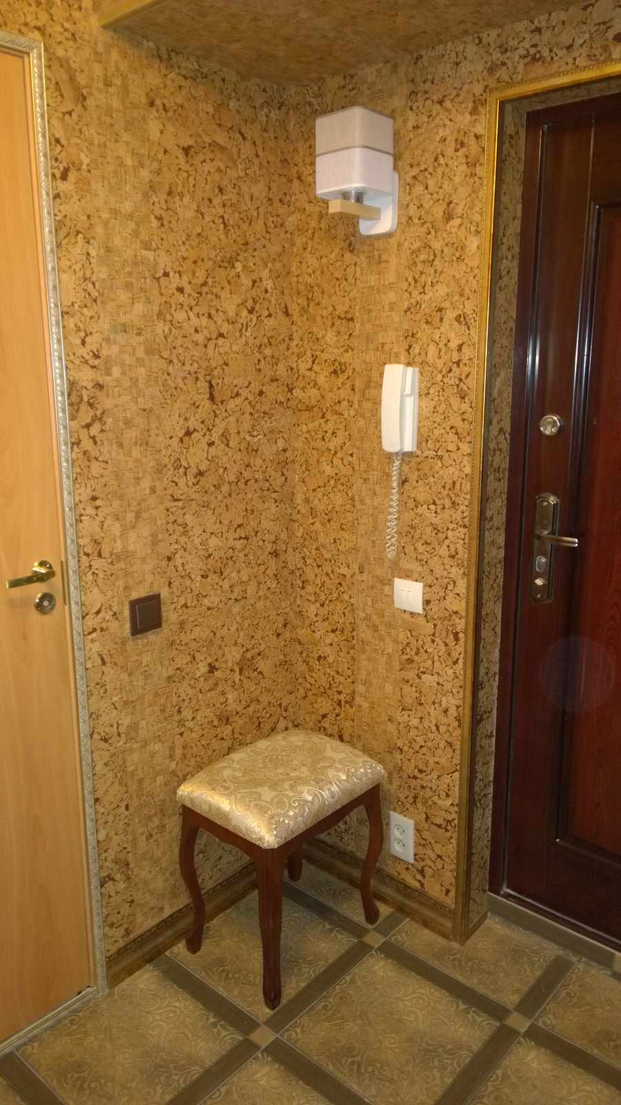 Санузел и прихожая.