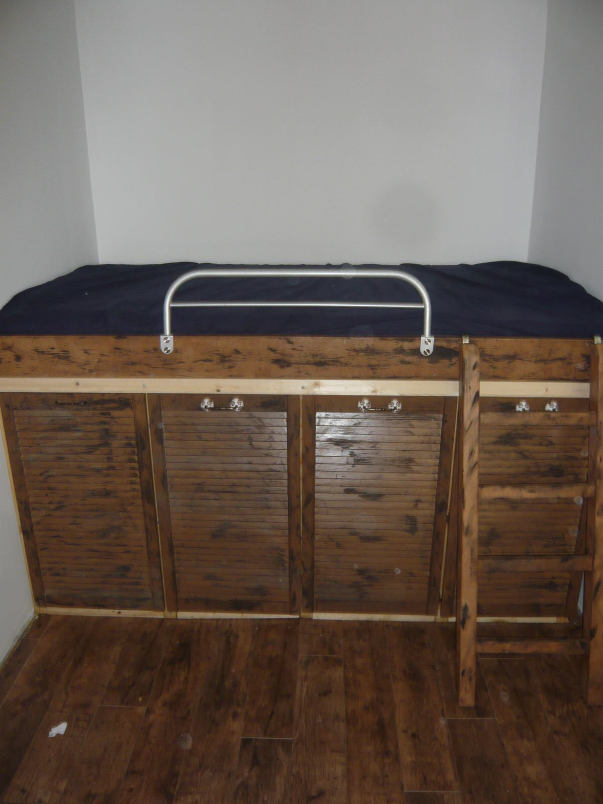 Обложка проекта: кровать-чердак