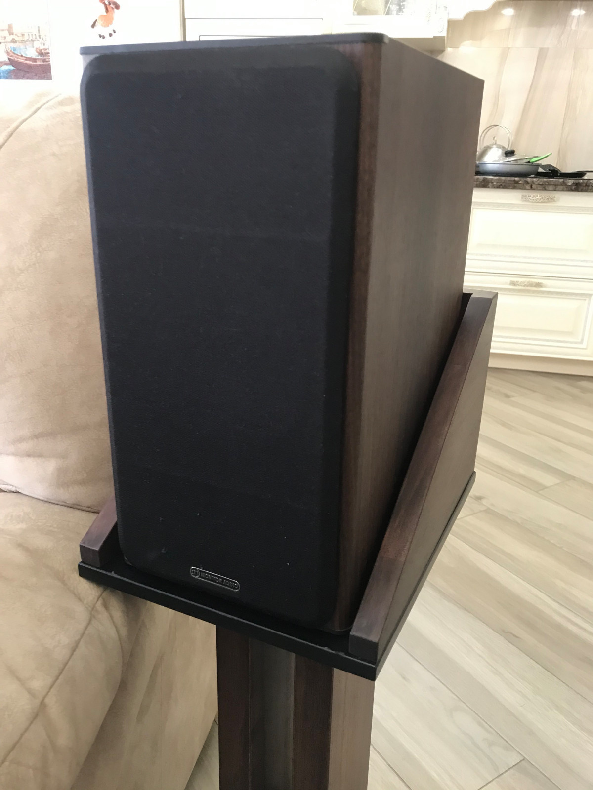 Стойки из ореха.