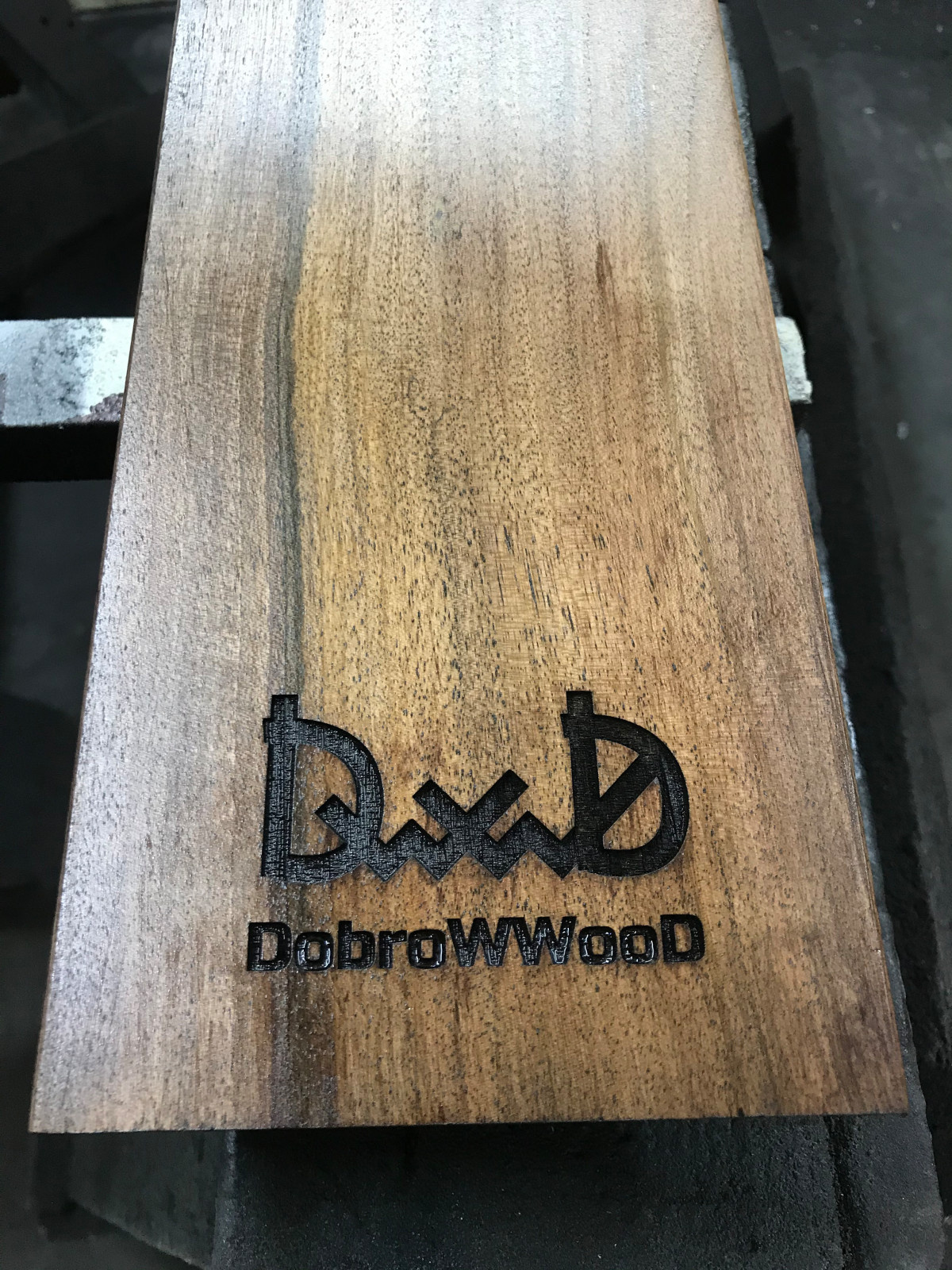 Стойки из ореха.