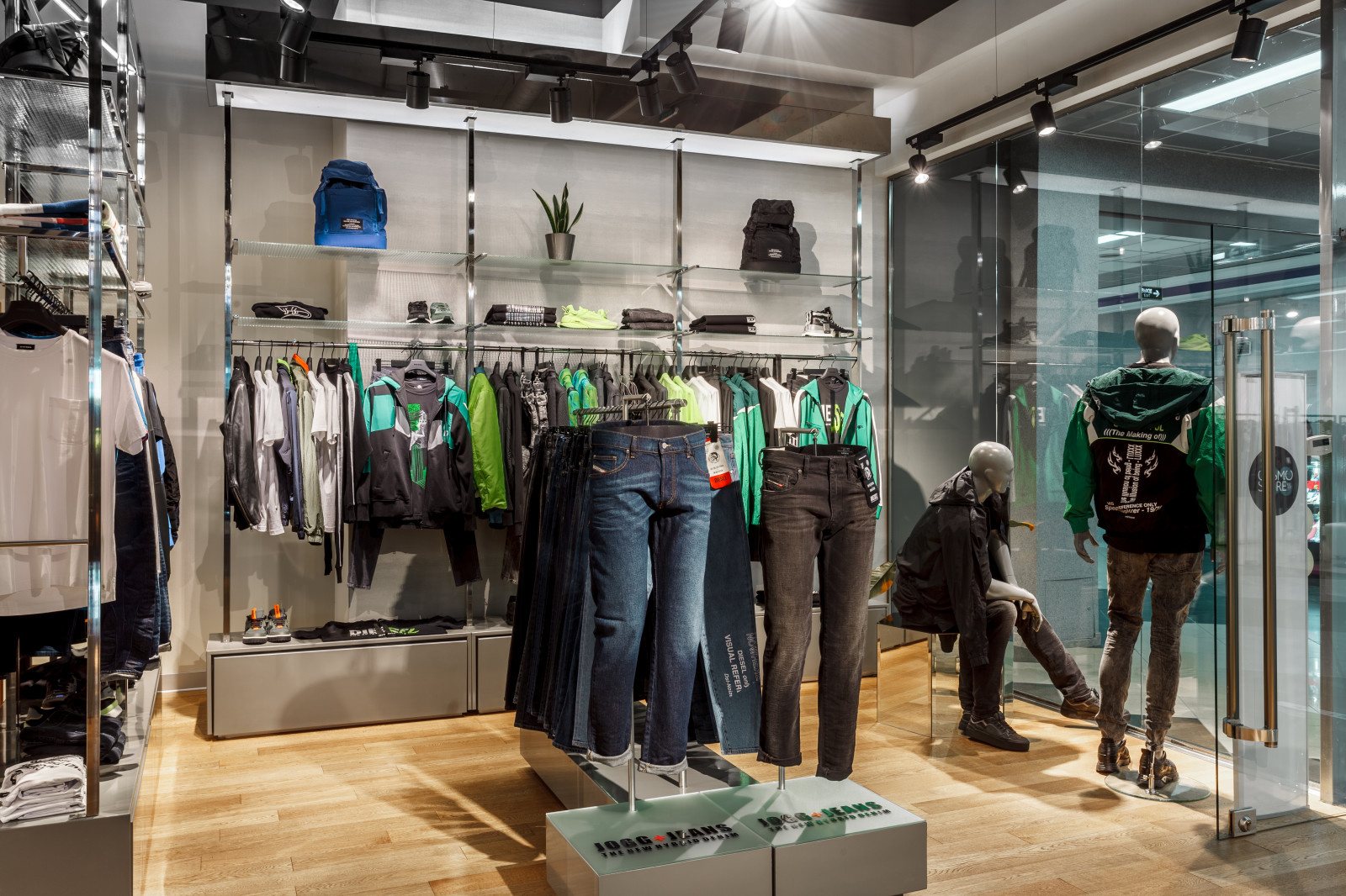 Мультибренд •COSMO STORE•  в ТРК "Сити Центр" Краснодар.