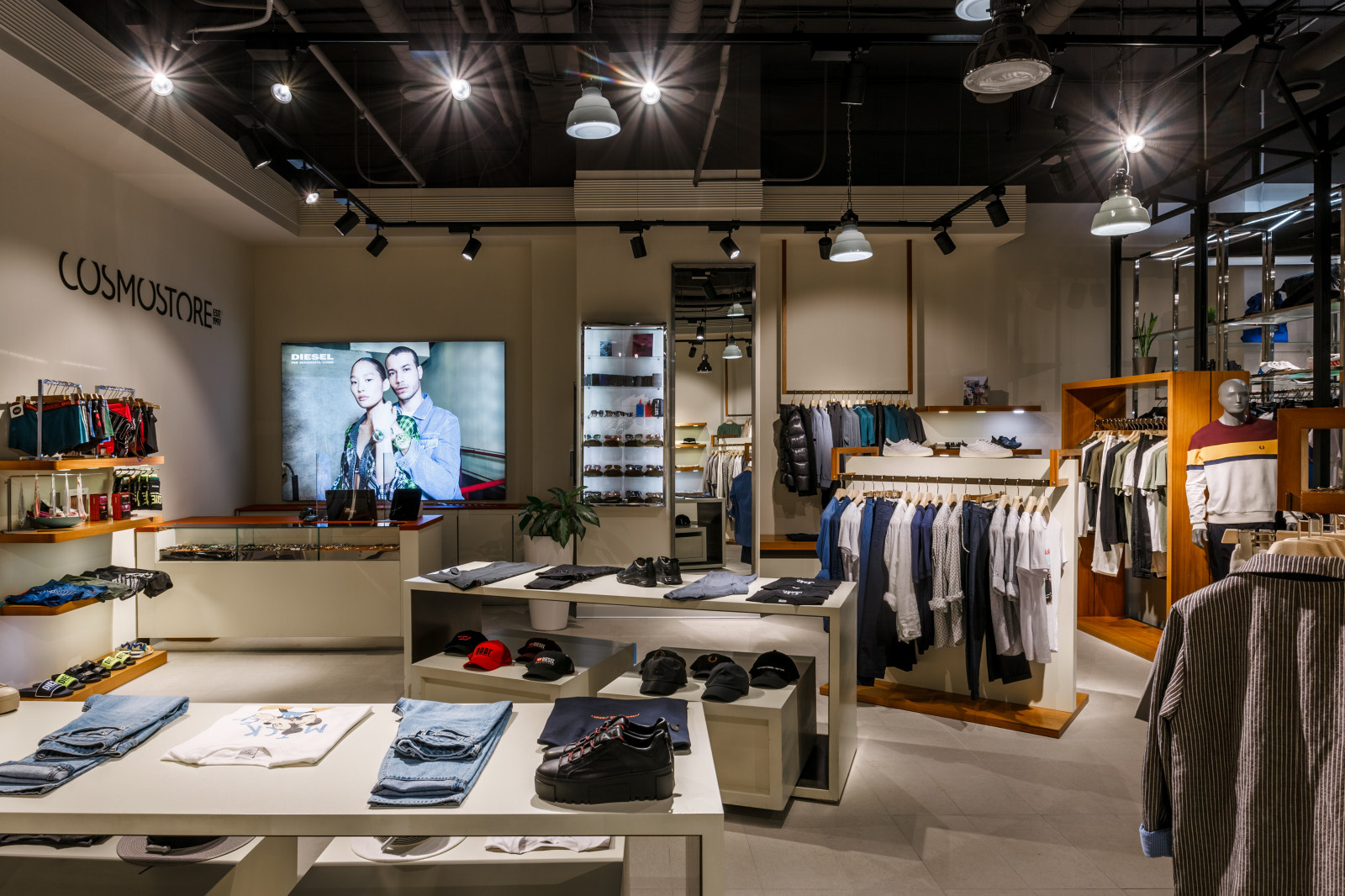 Мультибренд •COSMO STORE•  в ТРК "Сити Центр" Краснодар.