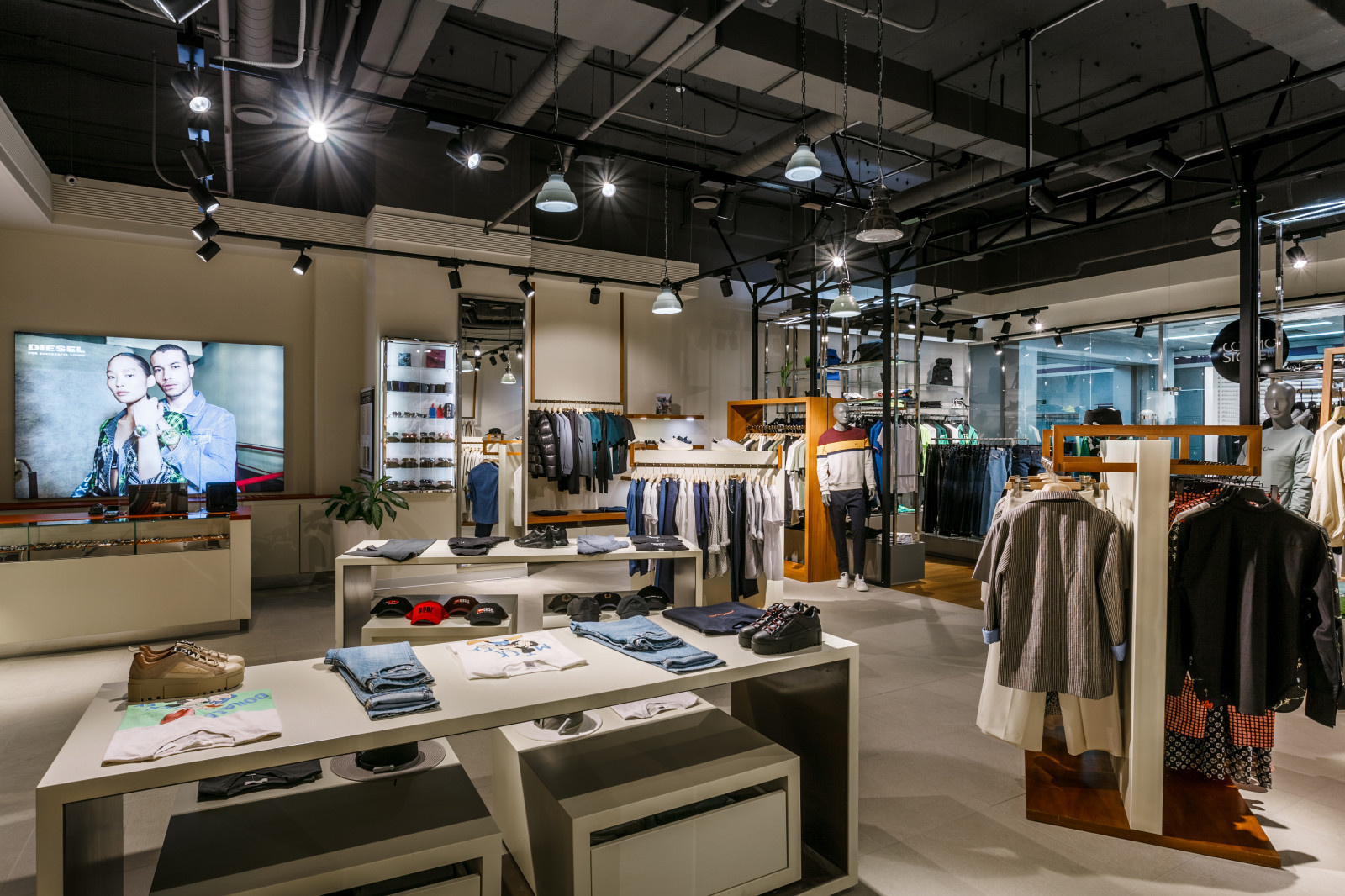 Мультибренд •COSMO STORE•  в ТРК "Сити Центр" Краснодар.