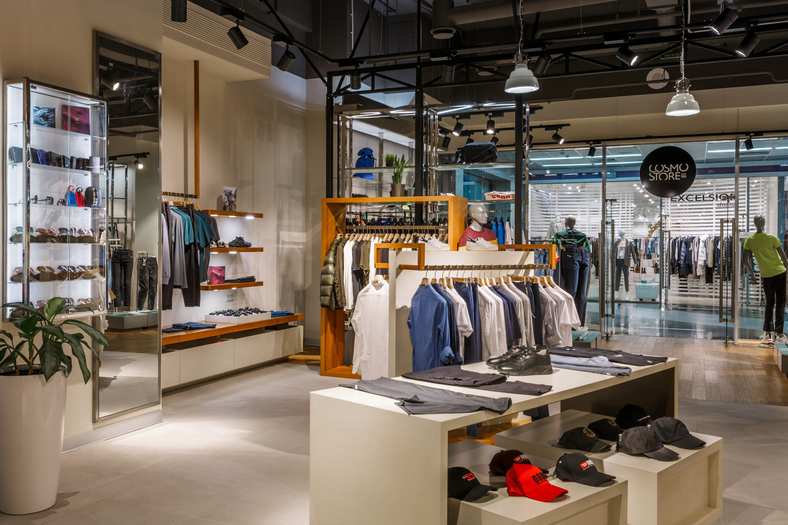 Мультибренд •COSMO STORE•  в ТРК "Сити Центр" Краснодар.