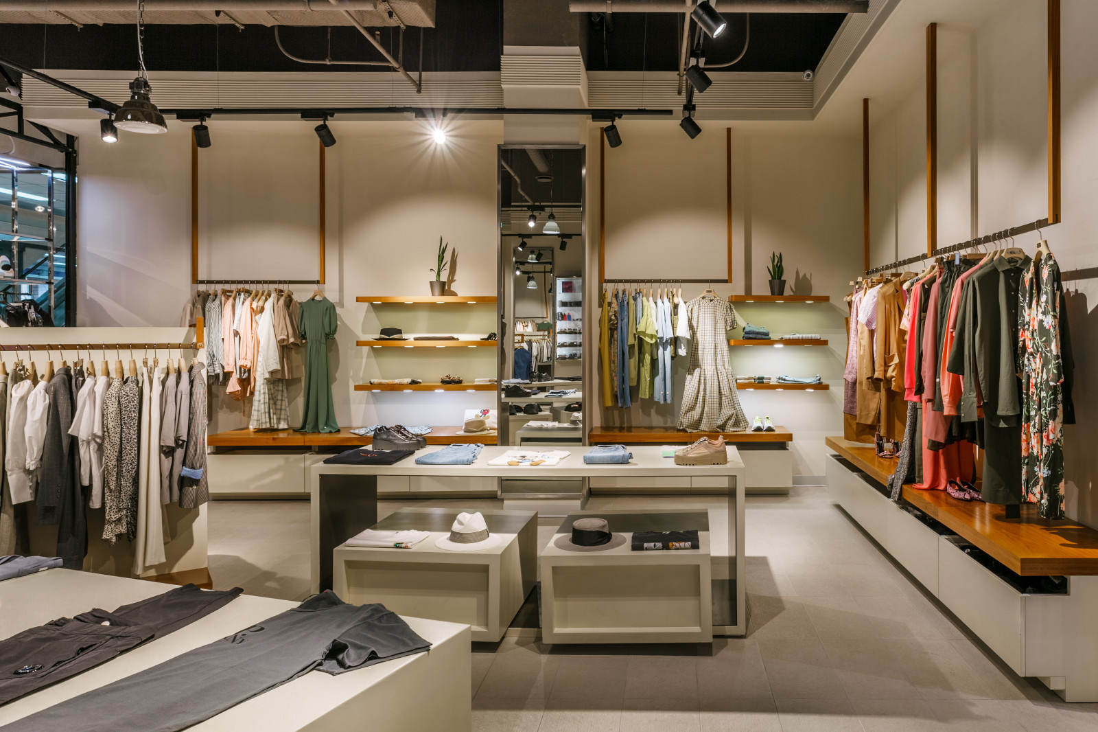 Мультибренд •COSMO STORE•  в ТРК "Сити Центр" Краснодар.