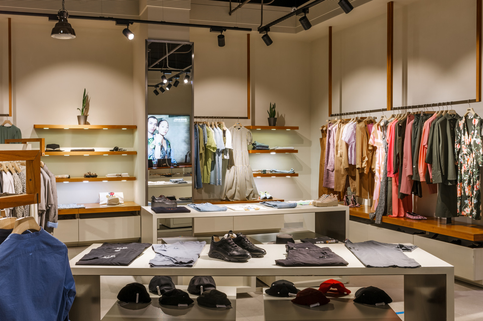 Мультибренд •COSMO STORE•  в ТРК "Сити Центр" Краснодар.