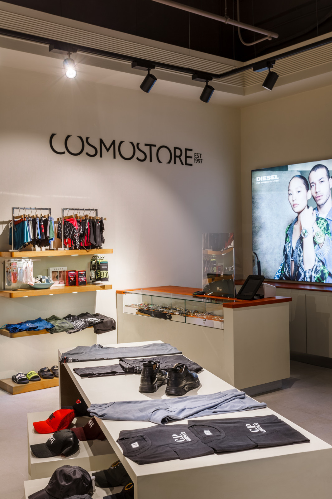 Мультибренд •COSMO STORE•  в ТРК "Сити Центр" Краснодар.