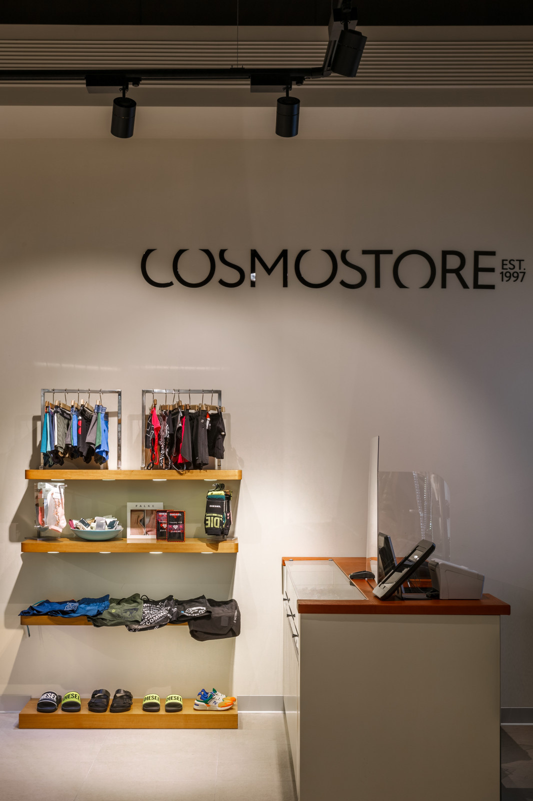 Мультибренд •COSMO STORE•  в ТРК "Сити Центр" Краснодар.