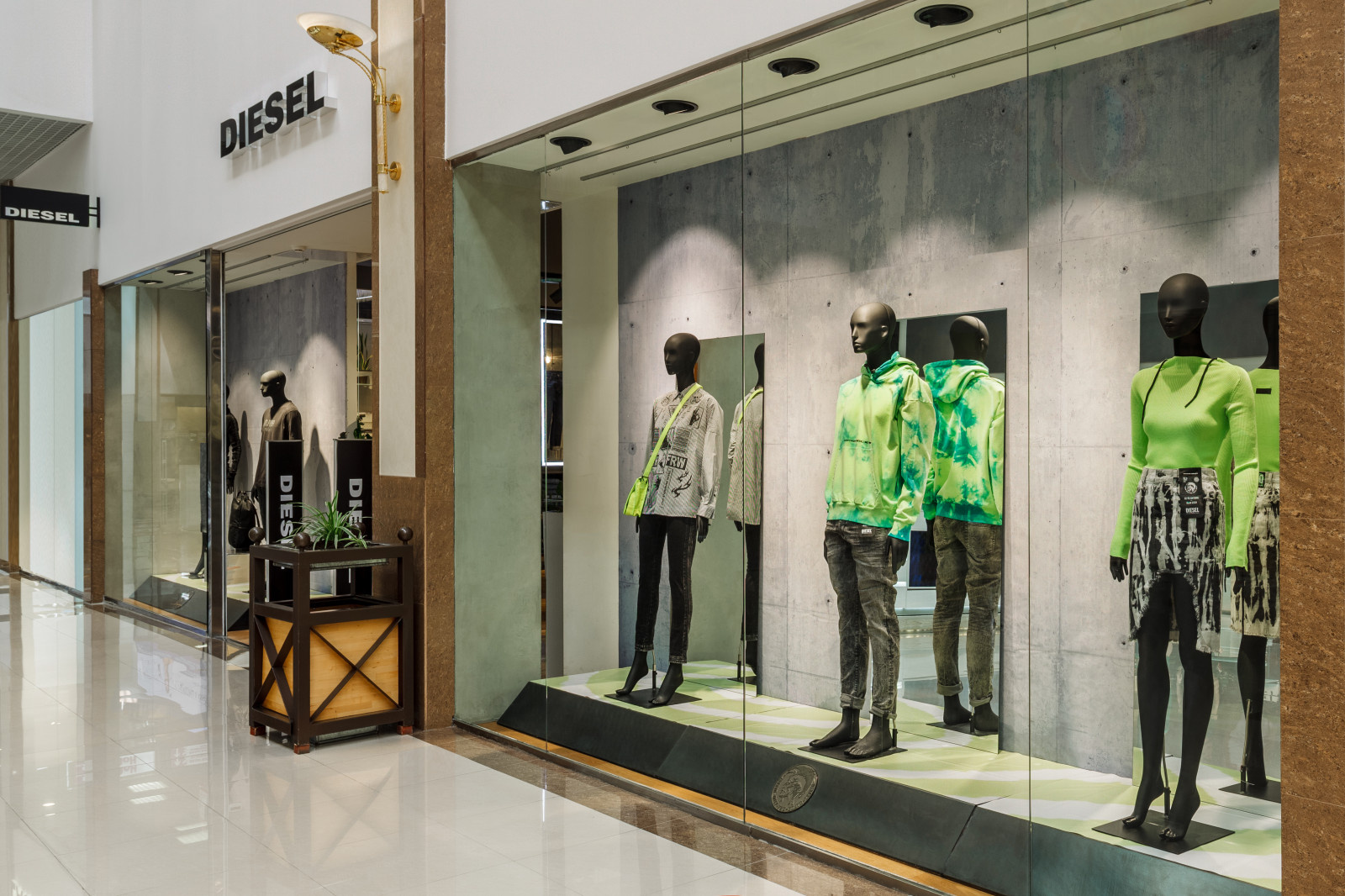 •COSMO STORE•  Монобренд DIESEL в МГЦ "Красная Площадь"