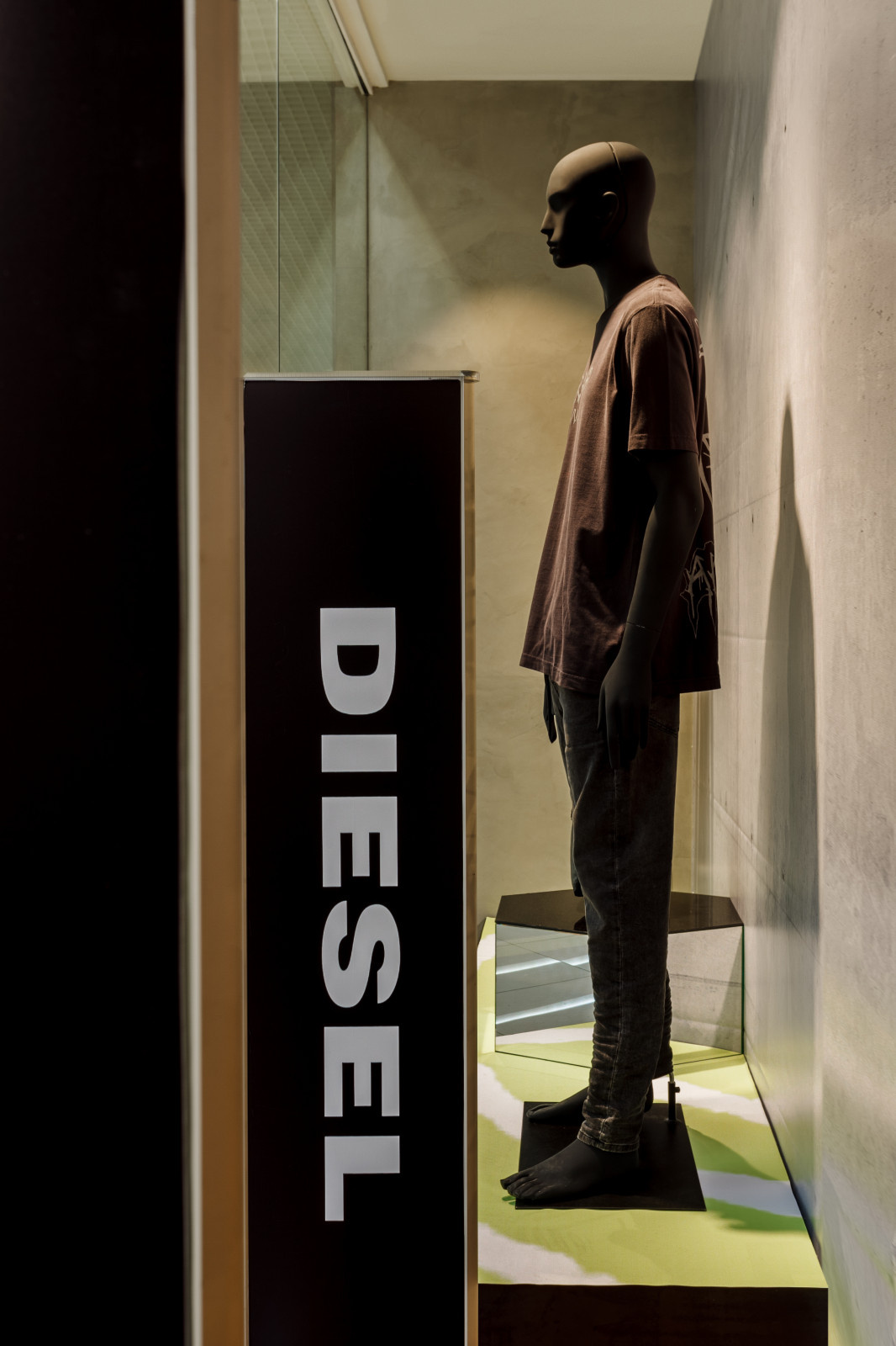 •COSMO STORE•  Монобренд DIESEL в МГЦ "Красная Площадь"