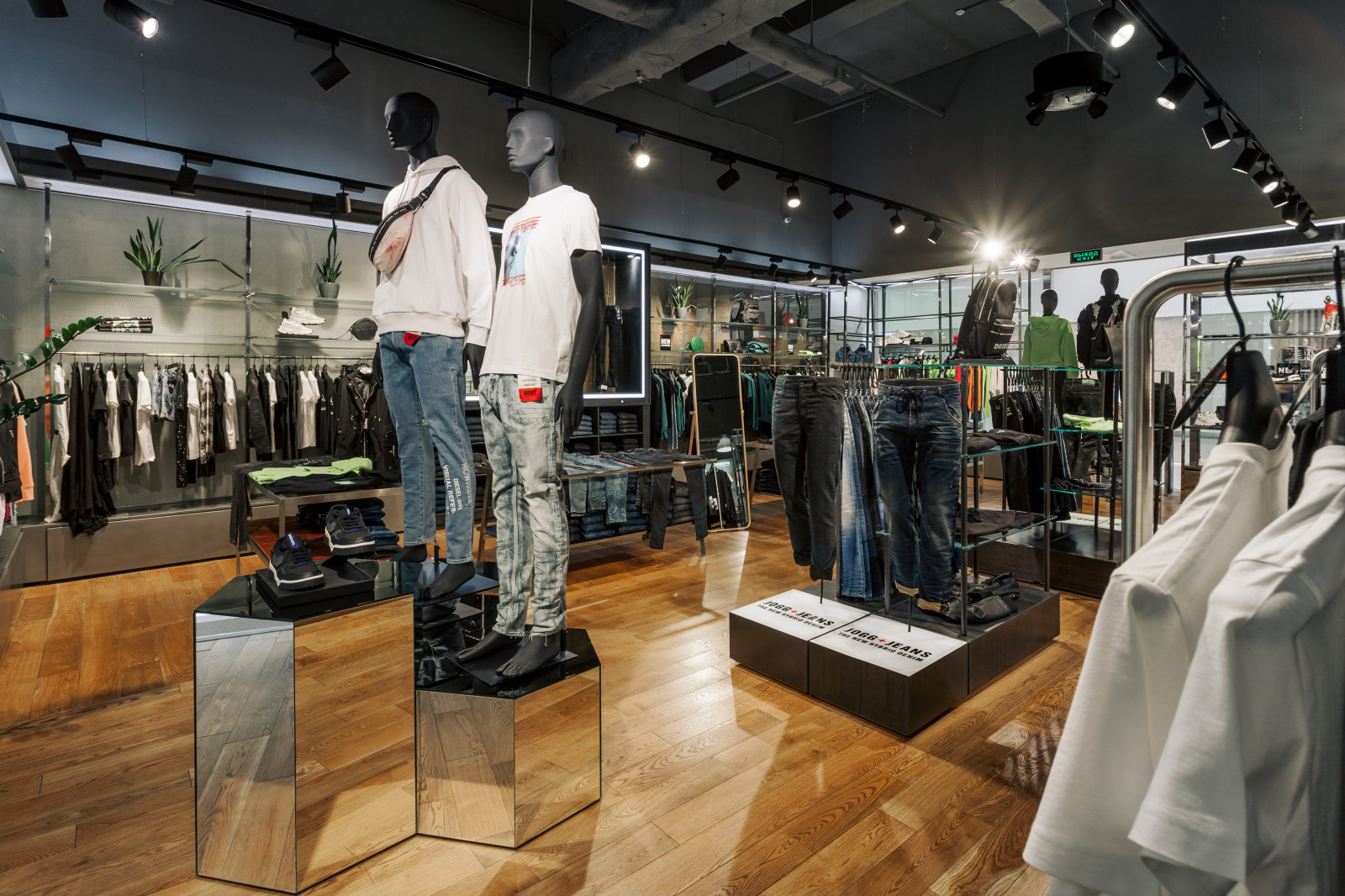 •COSMO STORE•  Монобренд DIESEL в МГЦ "Красная Площадь"