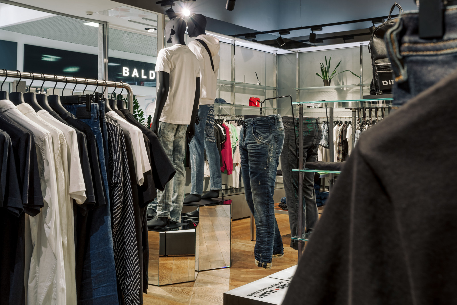 •COSMO STORE•  Монобренд DIESEL в МГЦ "Красная Площадь"